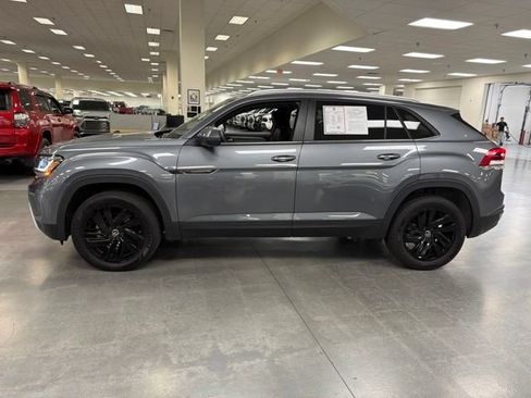 Used 2023 Volkswagen Atlas Cross Sport SE w/ Black Wheel Package AWD/4WD image 4