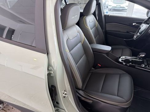 New 2026 Chevrolet Trax ACTIV w/ Sunroof Package FWD image 18