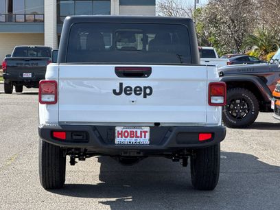 New 2026 Jeep Gladiator Sport