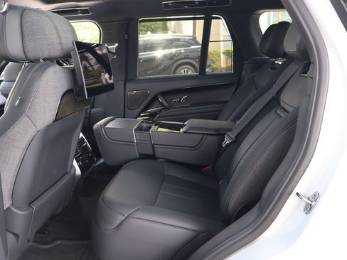 Used 2023 Land Rover Range Rover SV AWD/4WD image 16