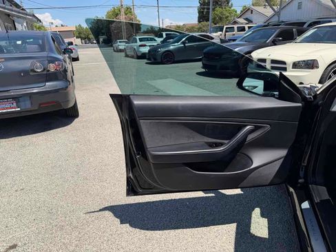 Used 2018 Tesla Model 3 Long Range RWD image 6