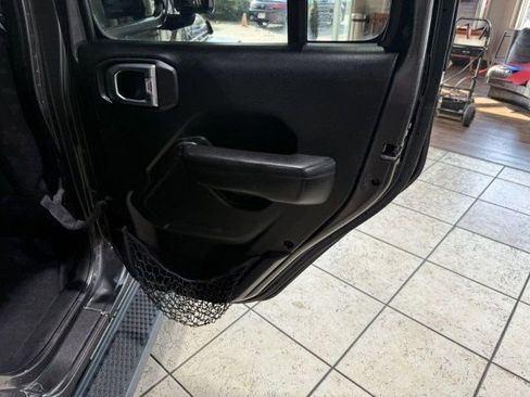 Used 2018 Jeep Wrangler Unlimited Sport S image 22