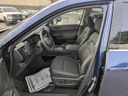 New 2025 Nissan Pathfinder SV image 10