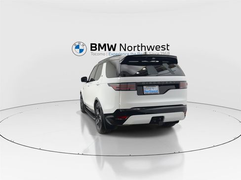 Used 2025 Land Rover Discovery Dynamic SE AWD/4WD image 13