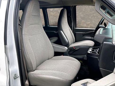 Used 2018 Chevrolet Express 3500 LT w/ LT Preferred Equipment Group image 7