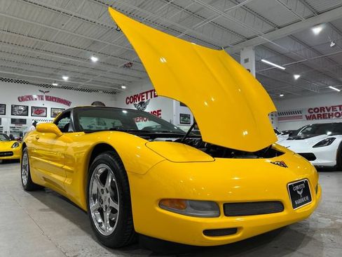 Used 2002 Chevrolet Corvette Coupe w/ Preferred Equipment Group2 RWD image 23