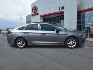 Used 2019 Hyundai Sonata SE w/ Cargo Package FWD video 2