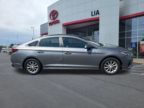 Used 2019 Hyundai Sonata SE w/ Cargo Package FWD image 2