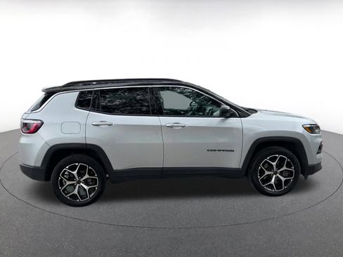 Used 2025 Jeep Compass Limited image 16