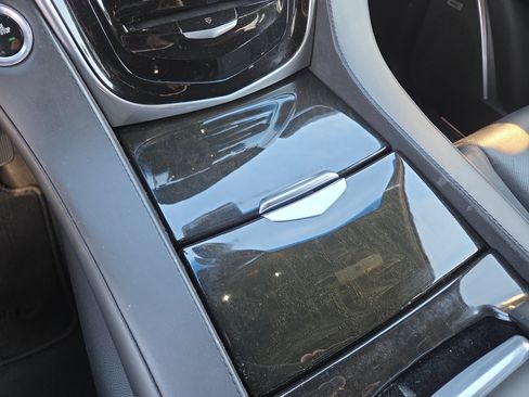 Used 2020 Cadillac Escalade ESV Platinum image 28