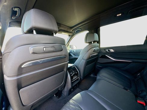 Used 2025 BMW X7 M60i w/ Executive Package image 27