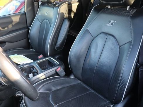 Used 2019 Chrysler Pacifica Limited FWD image 6
