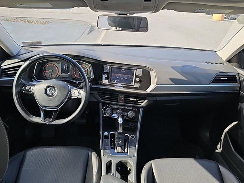 Used 2019 Volkswagen Jetta SE w/ Cold Weather Package image 8