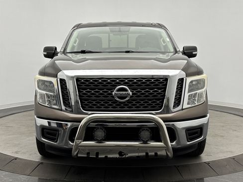 Used 2017 Nissan Titan SV image 2