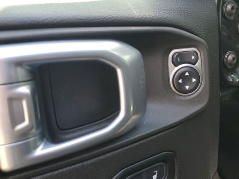 Used 2021 Jeep Wrangler Unlimited Sahara image 24