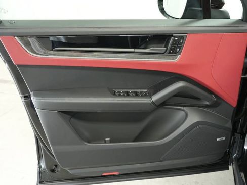Certified 2025 Porsche Cayenne AWD/4WD image 24
