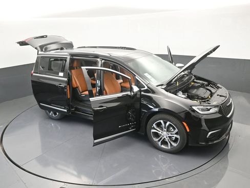 New 2026 Chrysler Pacifica Pinnacle image 71