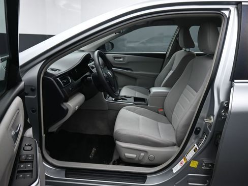 Used 2017 Toyota Camry LE image 11