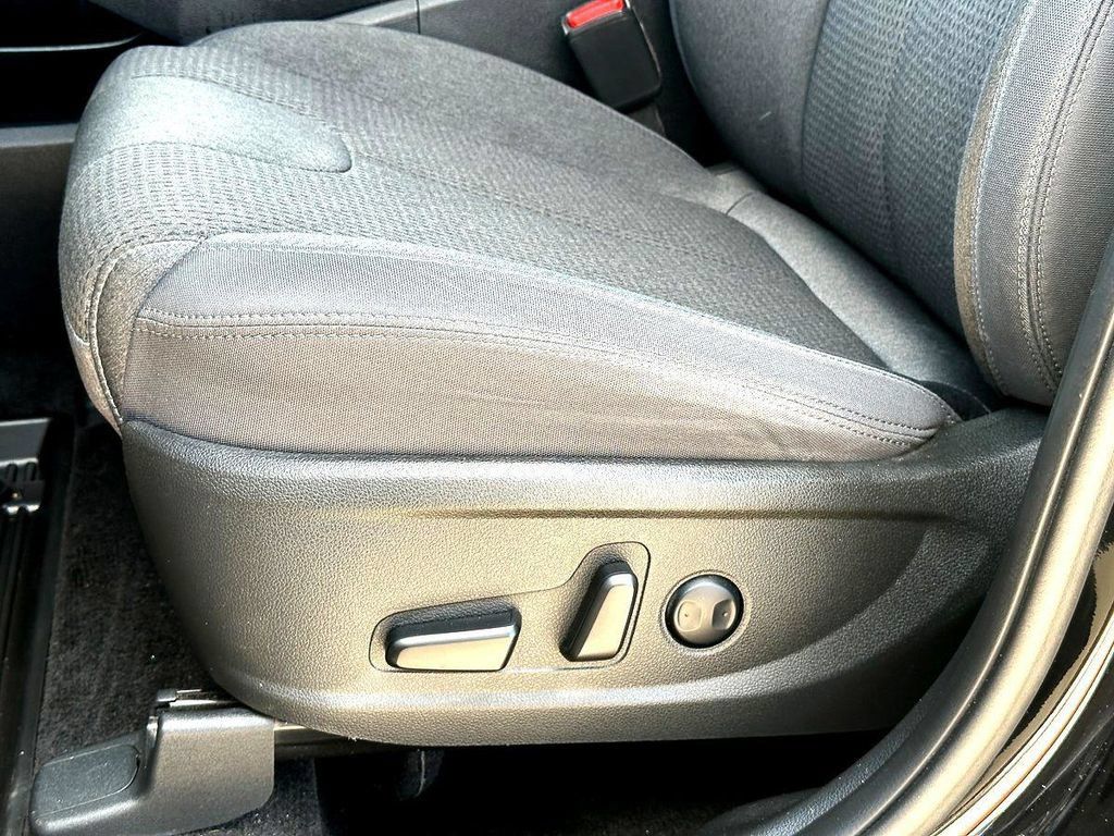 Used 2023 Hyundai Santa Fe SEL FWD image 15
