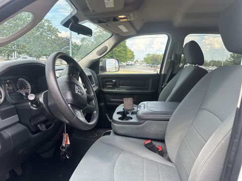 Used 2017 RAM 2500 Tradesman w/ Chrome Appearance Group RWD image 17