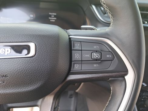 Used 2022 Jeep Grand Cherokee L Limited w/ Luxury Tech Group II AWD/4WD image 20
