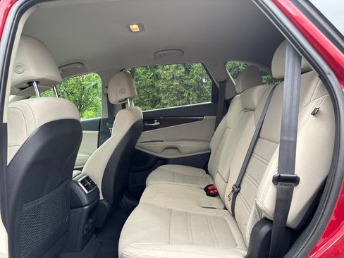 Used 2017 Kia Sorento AWD image 12