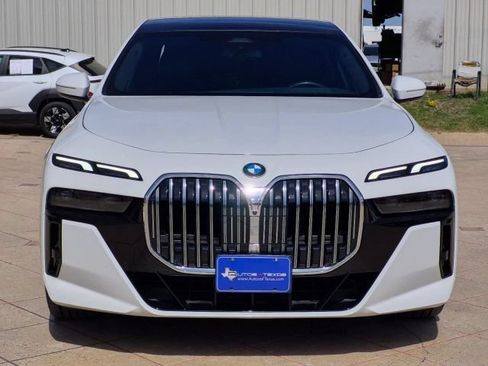 Used 2025 BMW 740i RWD image 2