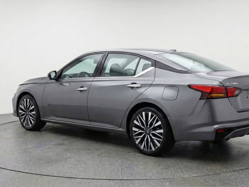 Used 2025 Nissan Altima 2.5 SV FWD image 6