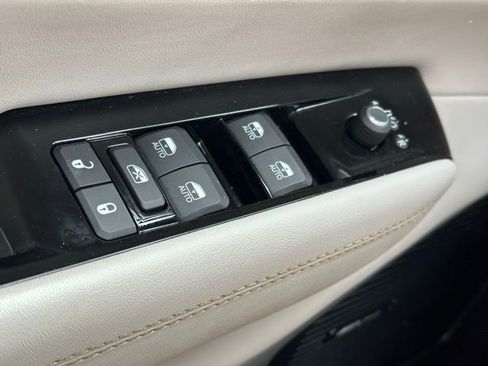 Used 2025 Jeep Wagoneer 4WD w/ Premium Group I image 15