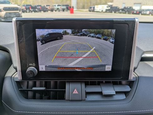 Used 2024 Toyota RAV4 LE AWD/4WD image 12