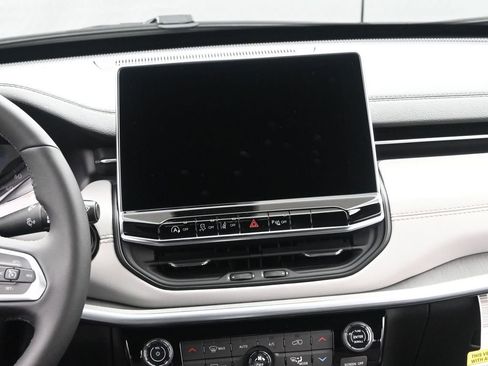 New 2026 Jeep Compass Limited image 24