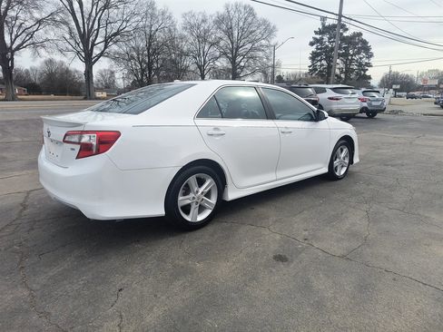 Used 2012 Toyota Camry L image 5
