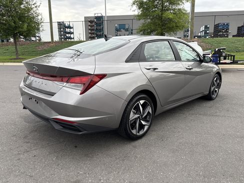 Used 2023 Hyundai Elantra SEL w/ Convenience Package FWD image 8