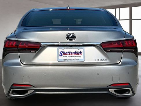 Used 2022 Lexus LS 500 w/ Accessory Package (Z2) RWD image 5