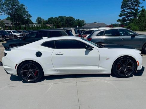 Used 2019 Chevrolet Camaro SS RWD image 9