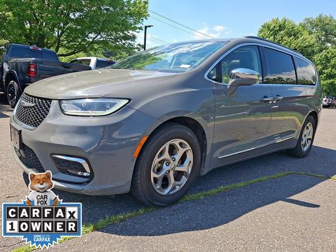 Used 2022 Chrysler Pacifica Limited FWD image 3