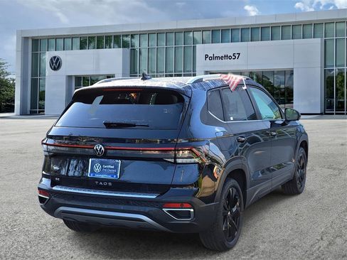 Certified 2025 Volkswagen Taos SE w/ Panoramic Sunroof Package image 4