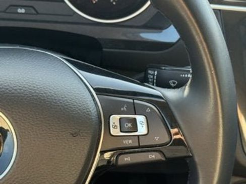 Certified 2019 Volkswagen Tiguan SE w/ Panoramic Sunroof Package image 20