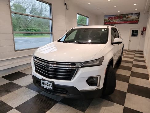 Used 2023 Chevrolet Traverse LT AWD/4WD image 2