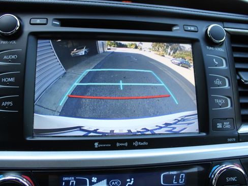 Used 2017 Toyota Highlander XLE image 23