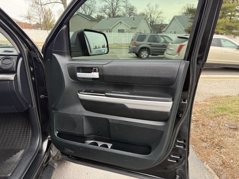 Used 2017 Toyota Tundra SR5 image 9