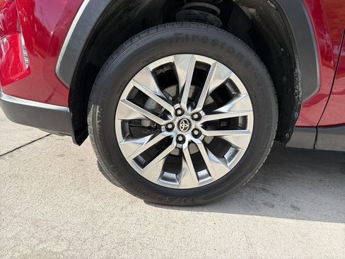 Used 2021 Toyota RAV4 XLE Premium FWD image 11
