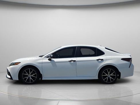 Used 2023 Toyota Camry SE AWD/4WD image 3