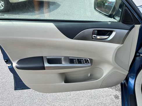 Used 2010 Subaru Impreza 2.5i Premium image 13