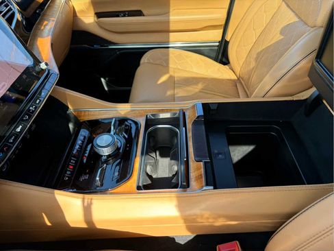 Used 2022 Jeep Grand Wagoneer Series III w/ Rear Seat Video Group 1 AWD/4WD image 20