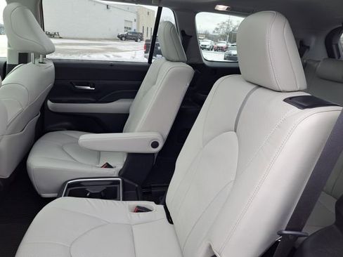 Used 2025 Toyota Grand Highlander Platinum image 22