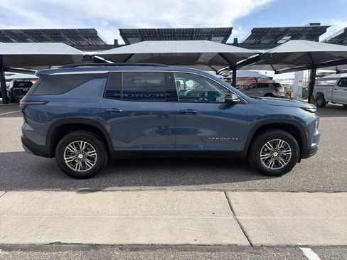 Used 2025 Chevrolet Traverse LT AWD/4WD image 6