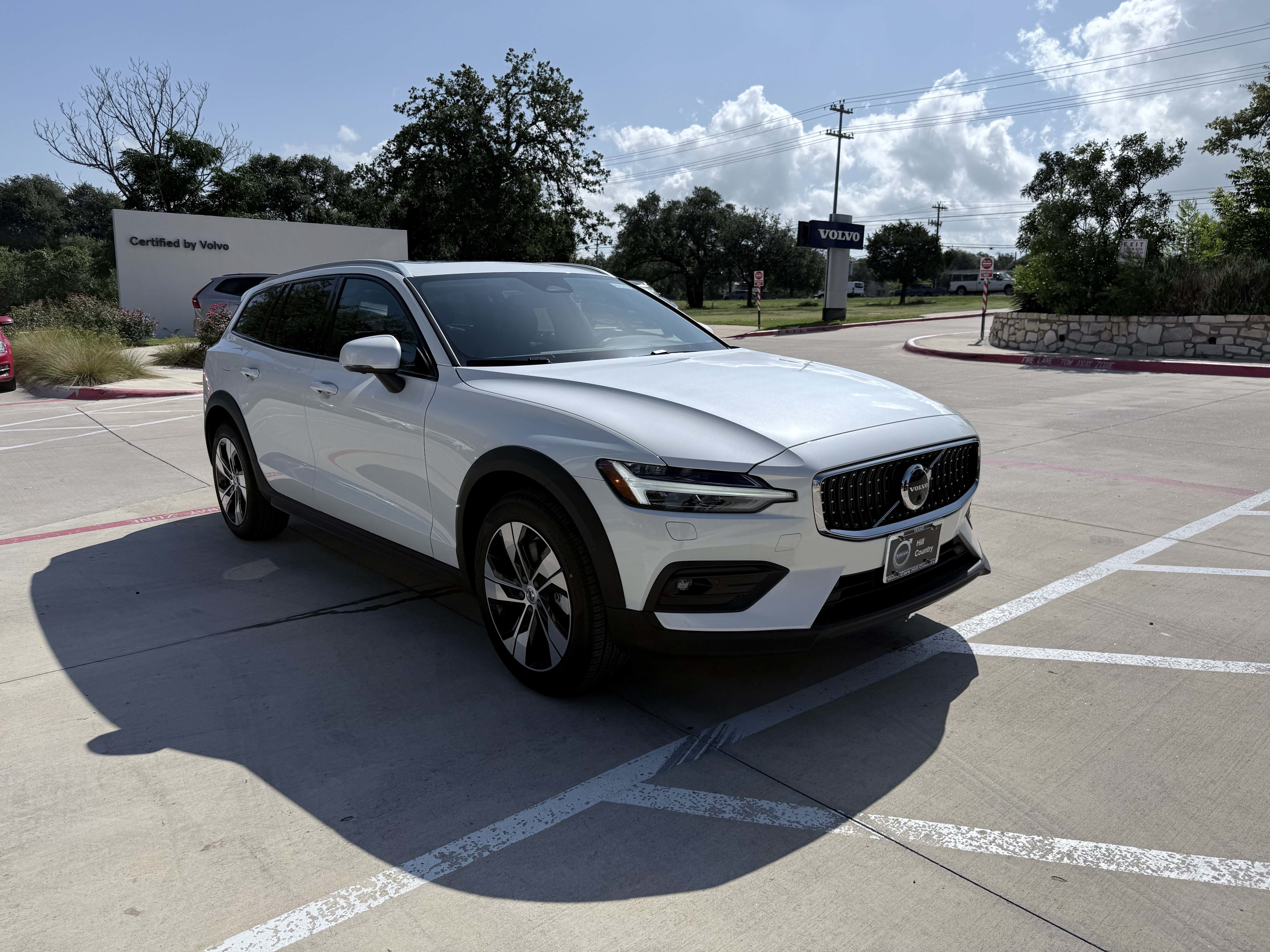 New 2026 Volvo V60 B5 Cross Country Plus w/ Climate Package AWD/4WD image 7
