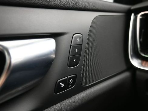 Used 2025 Volvo S60 B5 Plus image 29