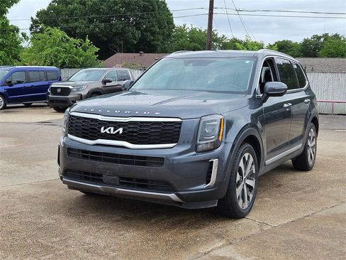 Used 2022 Kia Telluride S image 3